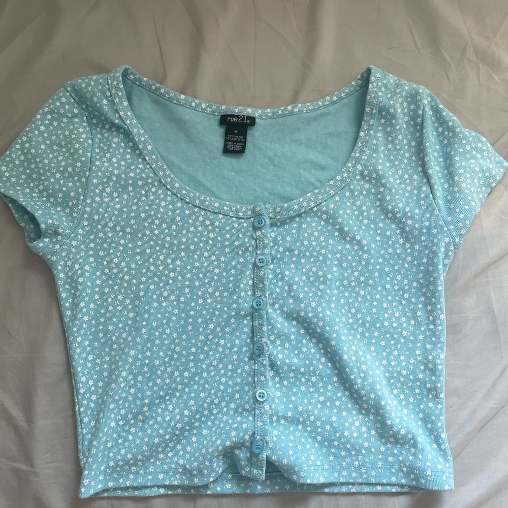 Size medium button up cropped Tee.